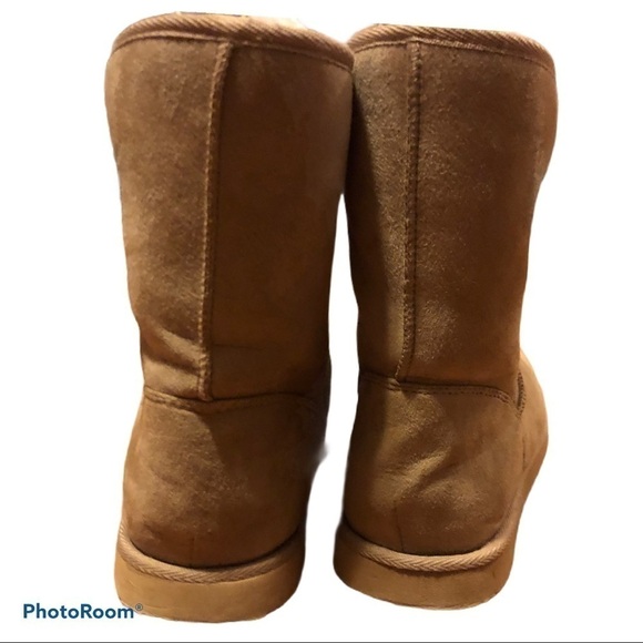 Gap sherpa lined tan ankle boots. - Picture 7 of 10